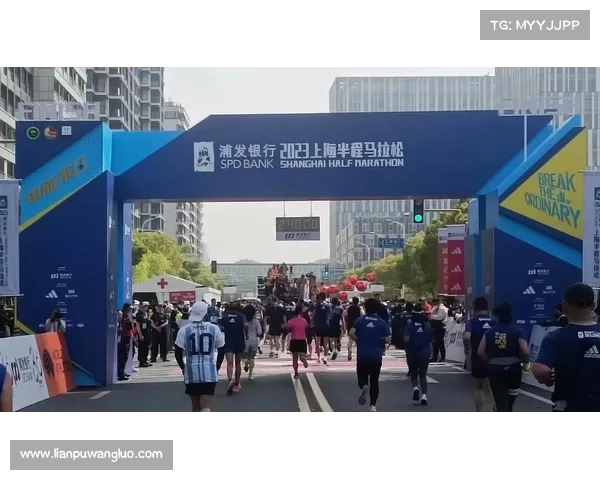 上海马拉松创新引入大满贯医疗标准,首设移动AED无人机服务 上海马拉松创新引入大满贯医疗标准,首设移动AED无人机服务